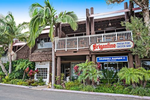 Brigantine Seafood & Oyster Bar, a happy hour spot in San Diego