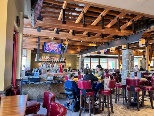 Lazy Dog Restaurant & Bar, a happy hour spot in San Diego