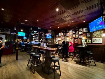 Bully's East Prime Bistro Sports Bar, photo 4